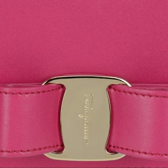 SALVATORE FERRAGAMO Vera Bow Zip Wallet in Begonia - Picture 6 of 16